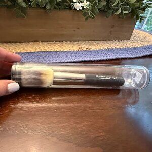 IT Cosmetics Brush #8 brand new sealed